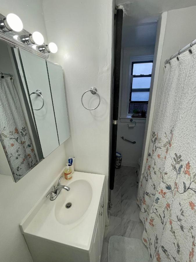 Room In A 2 Bedrooms Apt. 10 Minutes To Time Square! Уест Ню Йорк Екстериор снимка
